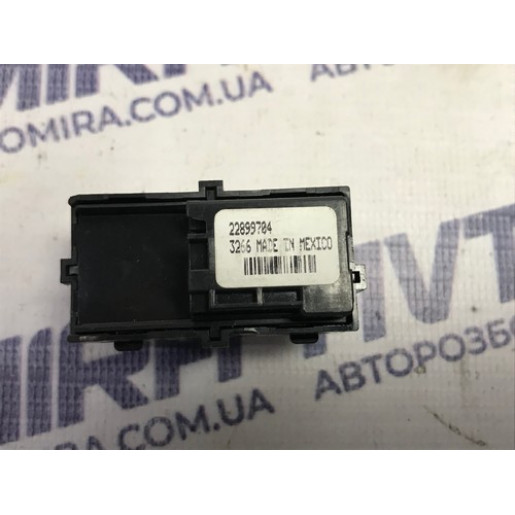 Кнопка центрального замка права Opel Insignia 2008-2017 22899704